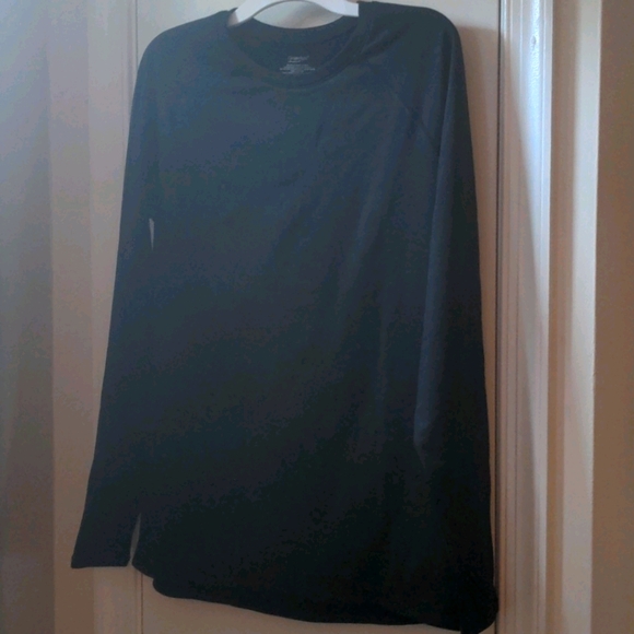 Cuddl Duds Tops - Black long sleeve under armour shirt
